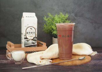 圖說：清心福全超前部署，嚴選「崙背鮮乳」及「瑞穗鮮乳」作為鮮乳乳源，創造頂級可可拿鐵、隱藏版等超人氣品項。（資料來源：清心福全）