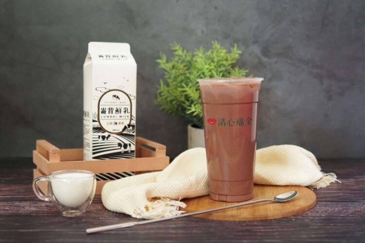 圖說:清心福全超前部署,嚴選「崙背鮮乳」及「瑞穗鮮乳」作為鮮乳乳源,創造頂級可可拿鐵、隱藏版等超人氣品項。(資料來源:清心福全)