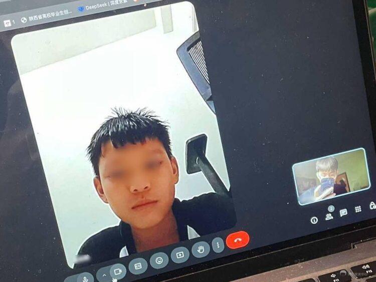 孩子使用數位家教資源認真參與線上課程 (11)