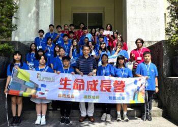 國中梯次開訓學員們開心合照。