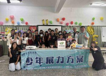 成果發表會結束成員與來賓家長大合照