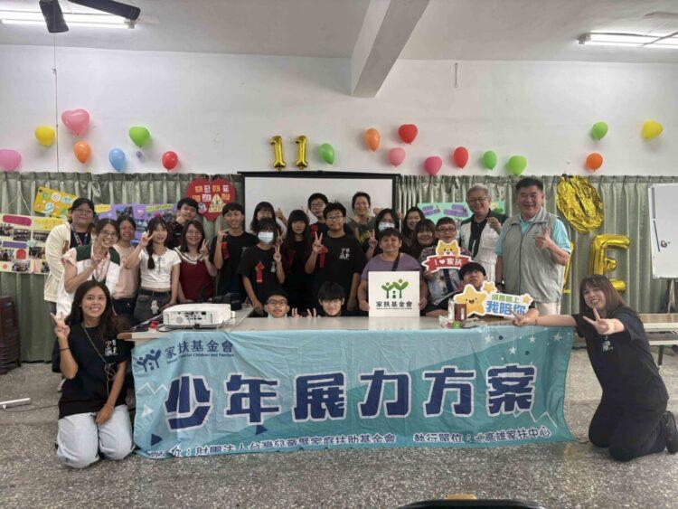 成果發表會結束成員與來賓家長大合照