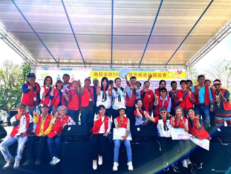 展愛隊夥伴們協助園遊會活動合影