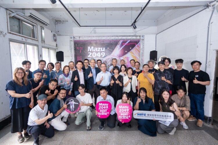 國科會「晶創人文」計畫《2049媽祖遶月太空站》策展團隊大合照