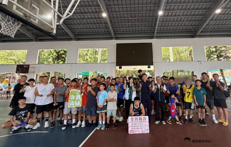 圖3球員與社區民眾全體大合照