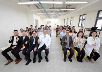 圖說：偉喬生醫攜手成大打造病毒實驗室，日前熱鬧舉辦剪綵典禮。（資料來源：成功大學）