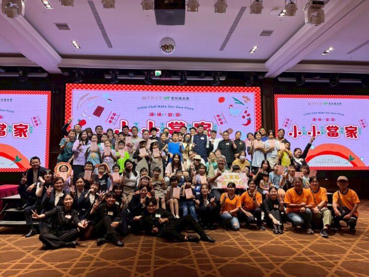 北高雄家扶與老新台菜合作辦理「小小當家我做煮」陪伴親子認識異國美食文化。