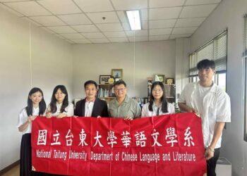 舒主任與皇太后大學陳院長合影