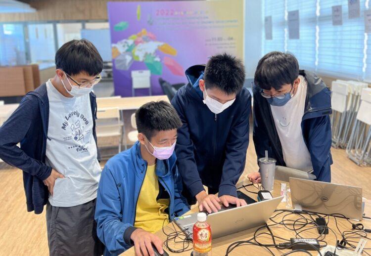 只懂程式設計還不夠?茹義學高中營隊孵育 AI 時代最稀缺人