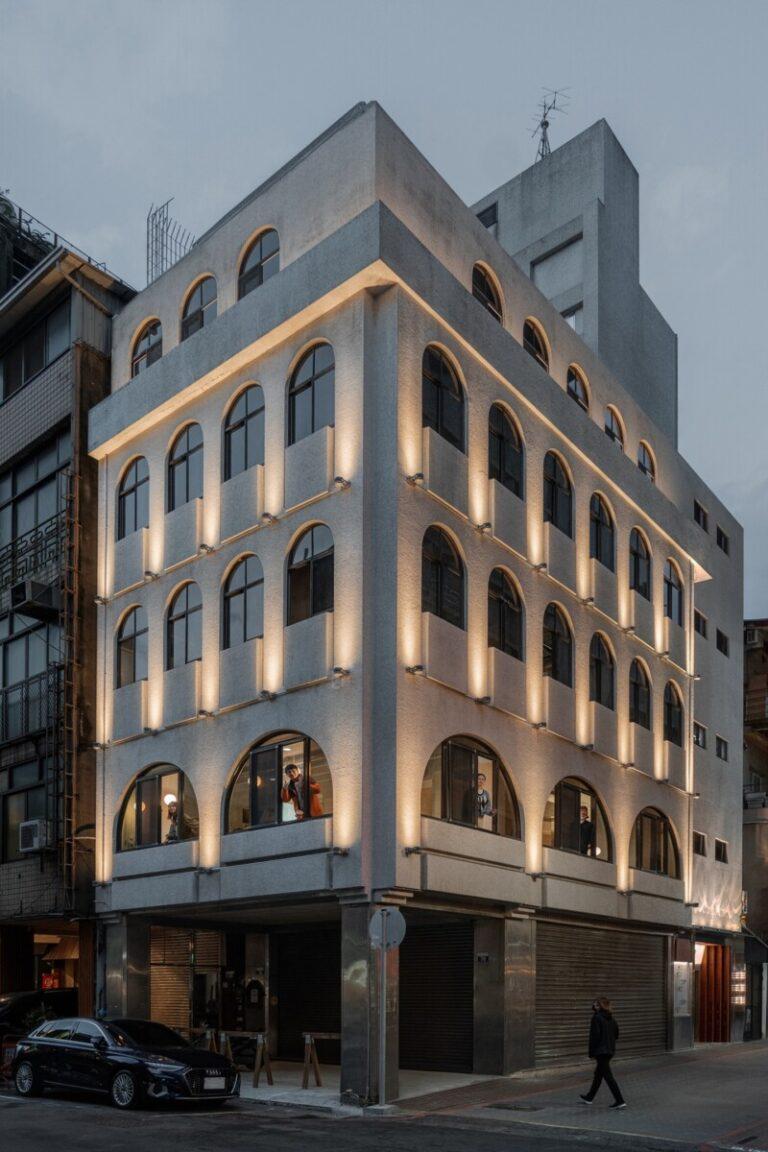 中區中山路76號夜間點燈外觀