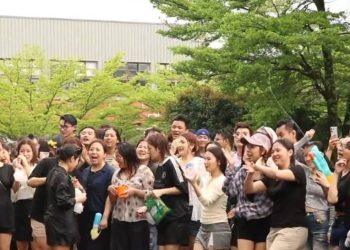 崇右科大潑水節遇水則發