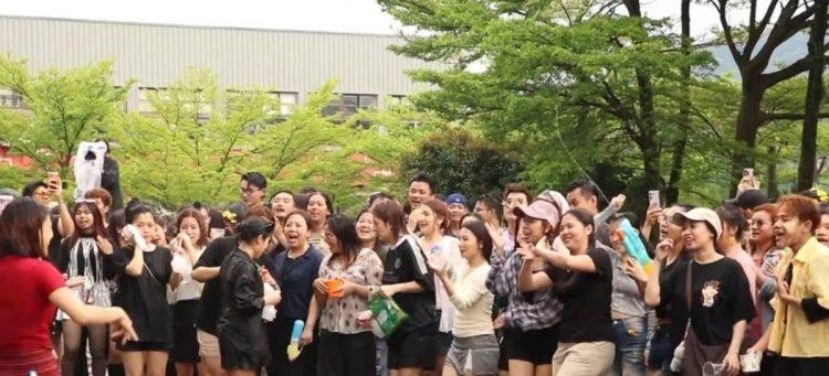 崇右科大潑水節遇水則發